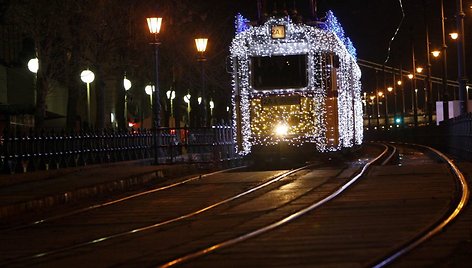 Budapešto gatvėmis kursuoja išpuoštas tramvajus.