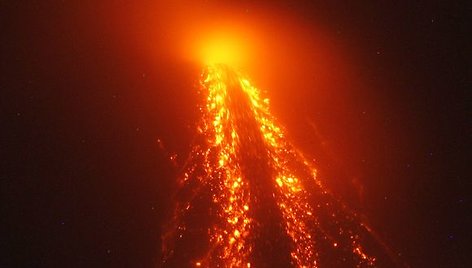 Filipinų pareigūnai padidino pavojaus lygį aplink aktyviausią šalies Majono ugnikalnį ir įspėjo, kad artimiausiomis dienomis jis gali išsiveržti. Pavojaus zona aplink ugnikalnį taip pat išplėsta iki 10 kilometrų.