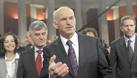 Graikijos premjeras G.Papandreu supranta jo &scaron;aliai i&scaron;kilusį pavojų, tačiau konkrečių veiksmų vis tiek nesiima.
