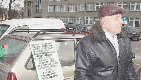 Alytaus rajono vadovas dovanos i&scaron;vengė.
