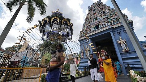 Kvala Lumpūre, Malaizijos sostinėje, &scaron;venčiamas kasmetinis &bdquo;Thaipusam&ldquo; festivalis. Jis skirtas paminėti jauniausio dievo &Scaron;ivos ir jos žmonos deivės Parvatės sūnaus Murugano gimimą.