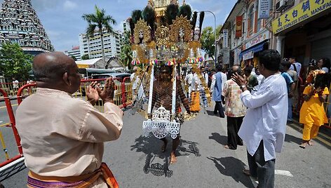 Kvala Lumpūre, Malaizijos sostinėje, &scaron;venčiamas kasmetinis &bdquo;Thaipusam&ldquo; festivalis. Jis skirtas paminėti jauniausio dievo &Scaron;ivos ir jos žmonos deivės Parvatės sūnaus Murugano gimimą.