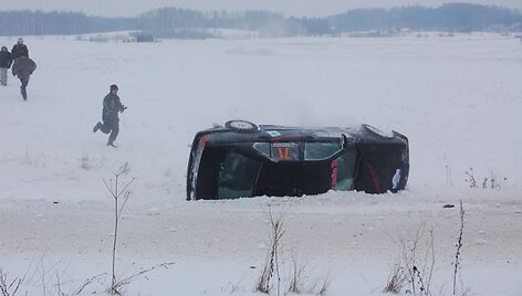 Apvirtęs BMW, užfiksuotas 15min.lt skaitytojo Gedimino