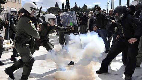Demonstracija Graikijos sostinėje, Atėnuose, virto riau&scaron;ėmis.