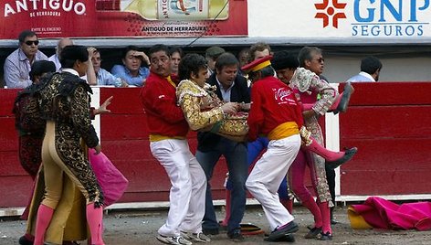 Matadoras J.Tomasas neteko daug kraujo. 