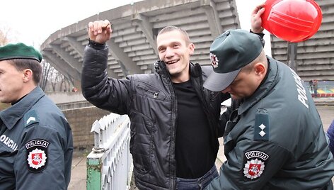 Kauno stadione kilo masinės riau&scaron;ės.