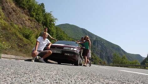 Keturi VU Ekonomikos fakulteto studentai aliejumi varomu automobiliu apkeliavo Balkanų pusiasalį. 