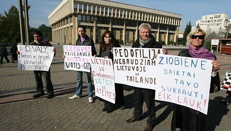 Mitingas prie parlamento