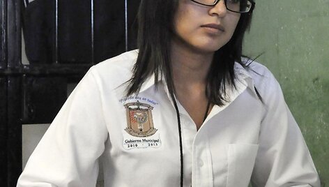 Dvide&scaron;imtmetė studentė Marisol Valles &ndash; naujoji policijos komisarė su narkotikų gaujomis kariaujančioje Meksikoje.