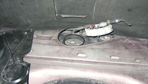 Naudotų automobilių katalizatorių laužas