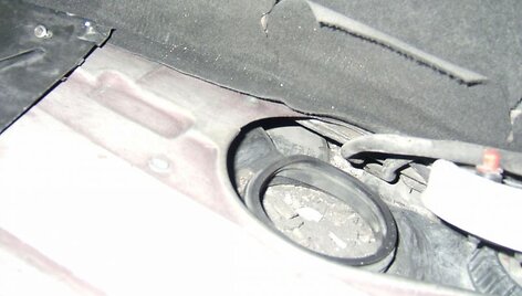 Naudotų automobilių katalizatorių laužas