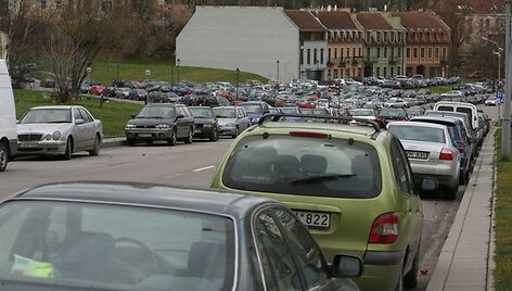 Kitąmet pradedamos aik&scaron;telių statybos turėtų i&scaron;spręsti prigrūstų automobilių stovėjimo vietų problemą miesto centre. 