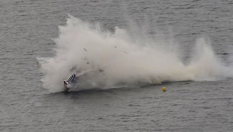 Lenkijoje per aviacijos šventę žuvo pilotas Marekas Szufa.