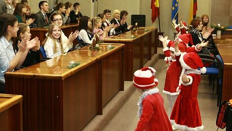 Gabiausiems miesto moksleiviams koncertavo mažieji nyk&scaron;tukai.