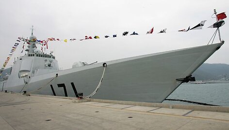 Kinijos karo laivai i&scaron;plaukė į istorinę misiją kovoti su Somalio piratais.