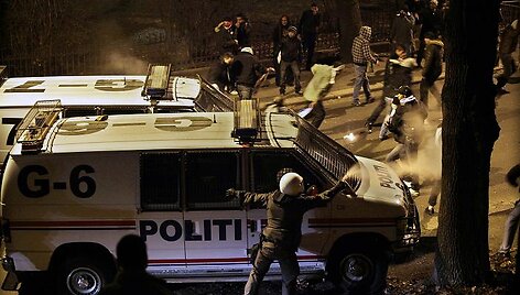 Policininkams teko panaudoti a&scaron;arines dujas.