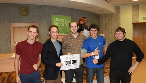 &bdquo;Unhook&ldquo; idėjos autoriai Martynas Kairys, Kęstutis Jorudas ir &Scaron;arūnas Savickas apdovanoti &bdquo;Microsoft Lietuva&rdquo; skirtu 1000 eurų piniginiu prizu.