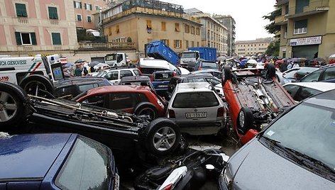 Liūtys nusiaubė kai kuriuos Italijos regionus, o Genujos miestas atrodo suniokotas. 