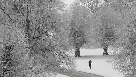 Britai gali džiaugtis tikra žiema, didelės sniego dozės  sukelia ir problemų, tačiau vis tiek džiugina mažus ir didelius.