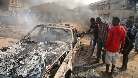 Teroristinių i&scaron;puolių banga per Kalėdas sukrėtė Nigeriją. Abudžoje bomba sprogo &Scaron;v.Teresės bažnyčioje.