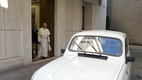 Popiežiaus Pranciškaus papamobiliai