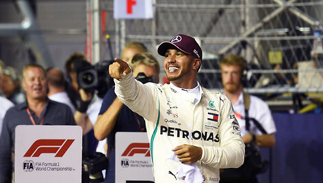&bdquo;Formulės 1&ldquo; kvalifikacijoje Singapūre greičiausias buvo Lewisas Hamiltonas