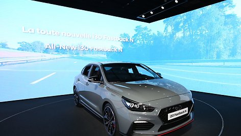 „Hyundai“ Paryžiuje demonstruoja dvi „i30 Fastback N“ versijas