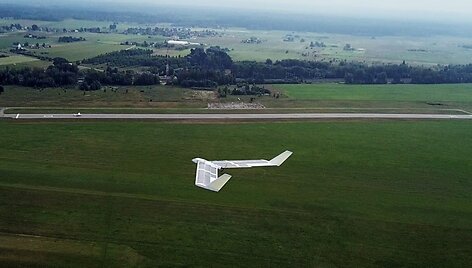 VGTU sukonstruotas pirmasis lietuvi&scaron;kas bepilotis orlaivis, varomas saulės energija