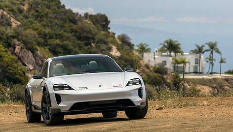 &bdquo;Porsche Mission E Cross Turismo&ldquo; i&scaron;riedės į gatves
