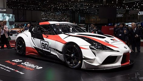 Toyota GR Supra Racing Concept – sportinė Supra versija su tais pačiais netikrais dizaino elementais. (Matti Blume, Wikimedia(CC BY-SA 4.0)