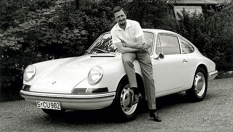 Ferdinandas Aleksanderis Porsche prie pirmo serijinio &bdquo;Porsche 901&ldquo; (1963 m.)