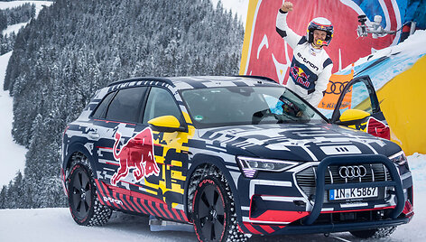 &bdquo;Audi e-tron&ldquo; i&scaron;bandytas kalnų slidinėjimo trasoje: kopė 85 proc. statumo &scaron;laitu