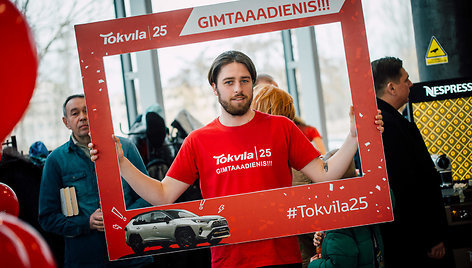 „Tokvila“ pristatė naujausius „Toyota“ modelius – visureigį RAV4 ir hečbeką „Corolla“