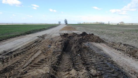 Pažeistos rajoninių kelių dangos