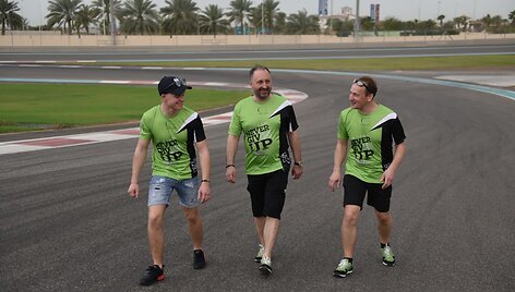 Rokas Baciu&scaron;ka apžiūrėjo &bdquo;Formulės 1&ldquo; Yas Marina trasos dalį