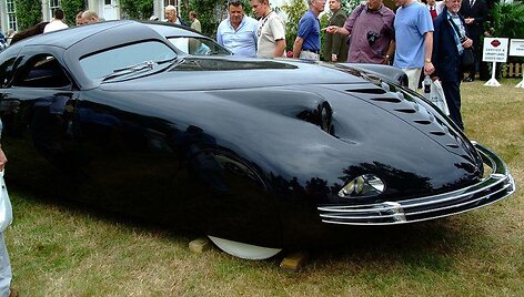 Vietoje įprastų grotelių Phantom Corsair turėjo kėbule i&scaron;pjautus ply&scaron;ius. (G.T, Wikimedia)