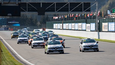 Jonas Karklys startavo Belgijos SPA trasoje, žiedinių lenktynių „Renault Clio Central Europe“ serijoje