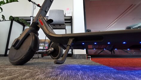 Paspirtukų testas: &bdquo;Razor E Prime&ldquo; prie&scaron; &bdquo;Ninebot Segway&ldquo;