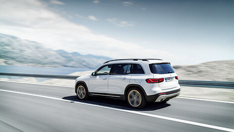 Naujas &bdquo;Mercedes-Benz GLB&ldquo;: kompaktinis SUV, kuriame telpa 7 žmonės