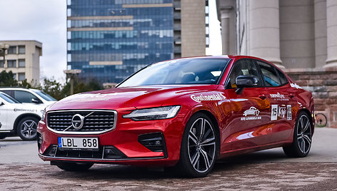 Volvo  S60 – konkurso „Metų automobilis“ dalyvis