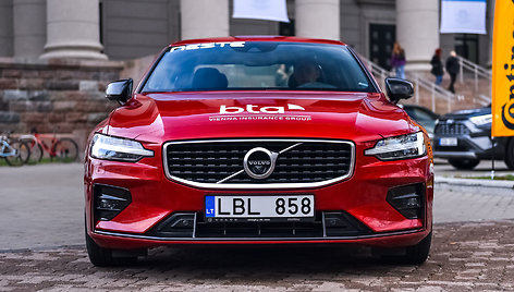 Volvo  S60 – konkurso „Metų automobilis“ dalyvis