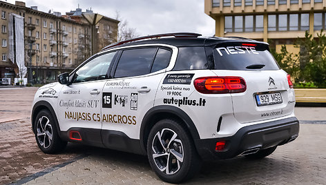 „Citroen C5 Aircross“, konkurso „Metų automobilis 2020“ dalyviai prie Martyno Mažvydo bibliotekos