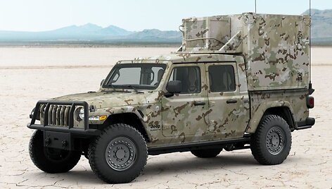 Kita Gladiator XMT versija turi dureles ir papildomą krovinių modulį gale &ndash; pikapo platforma leidžia montuoti ir vežti įvairią įrangą. (AM General nuotrauka)