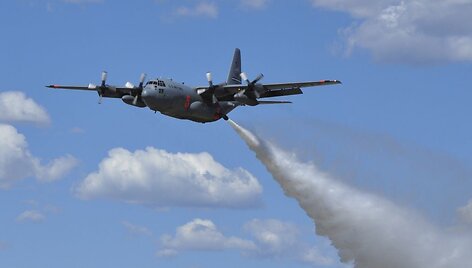 Gaisrus gesina JAV kariniai lėktuvai C-130