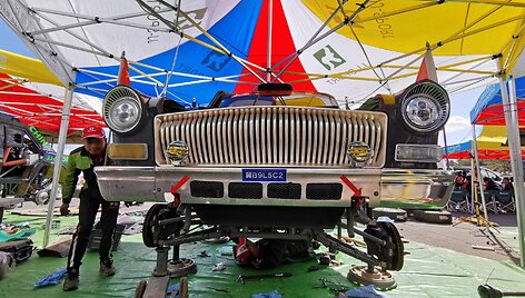 Kinų istoriniai automobiliai Dakare