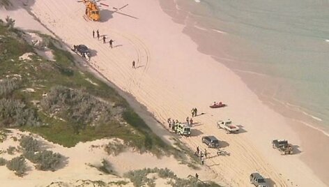 Australijos gelbėtojai ie&scaron;ko ryklio sudraskyto banglentininko kūno