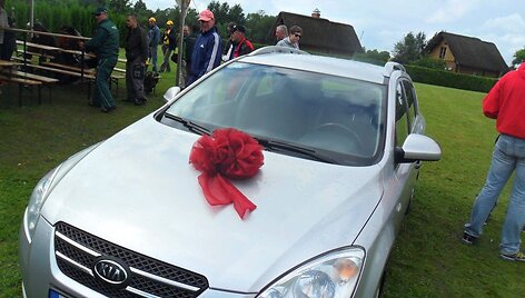 Me&scaron;keriotojų &scaron;ventėje &bdquo;Kur tu, karpi&ldquo; sugautas auksinis karpis, laimėtas automobilis &bdquo;Kia Cee'd&ldquo;