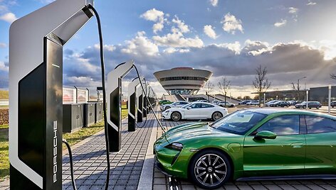 Galingiausia &bdquo;Porsche&ldquo; įkrovimo aik&scaron;telė