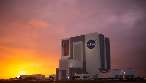 „SpaceX“ raketa į kosmosą gabens astronautus  Robertą Behnkeną ir 53-ejų Douglasą Hurleyjų