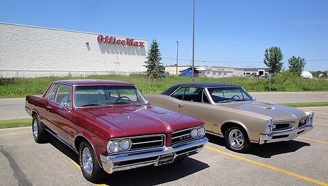 1964-ųjų ir 1966-ųjų Pontiac GTO modeliai. (Greg Gjerdingen, Wikimedia(CC BY 2.0)